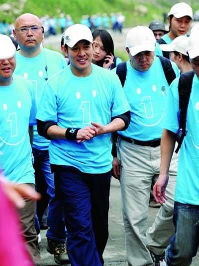 李連杰帶頭重走汶川路 宣布成立緊急救援聯(lián)盟